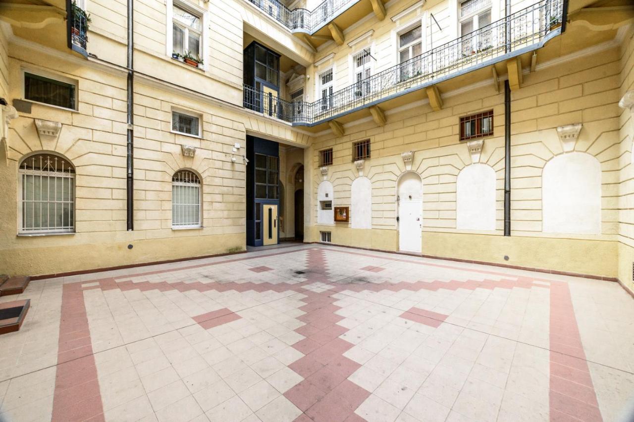 View To The Roofs Luxury Apartment With 2 Bedrooms Budapeşte Dış mekan fotoğraf