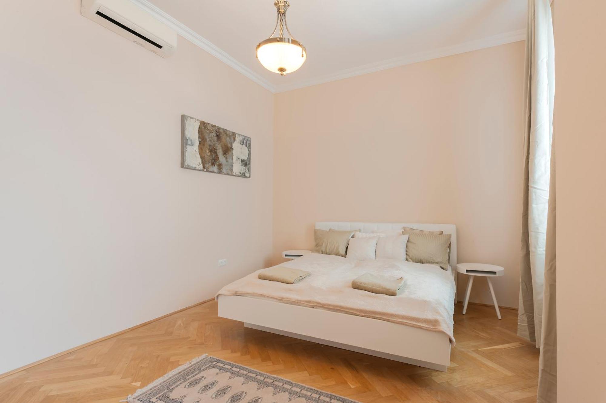 View To The Roofs Luxury Apartment With 2 Bedrooms Budapeşte Dış mekan fotoğraf